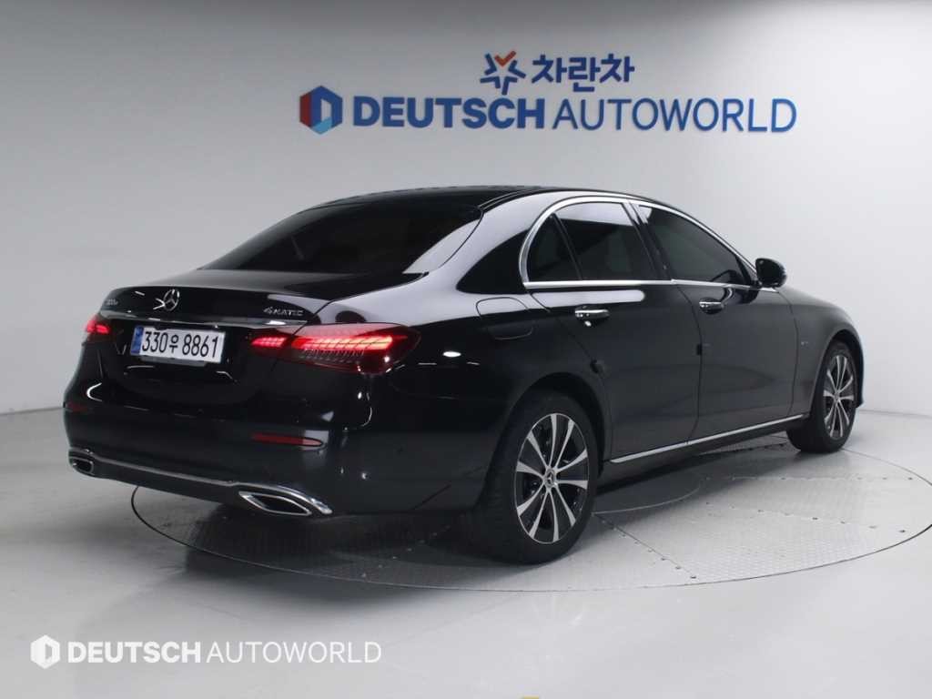 벤츠 E 클래스 E-클래스 W213 E300e 4MATIC 익스클루시브 이미지 2