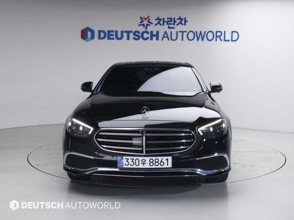 벤츠 E 클래스 E-클래스 W213 E300e 4MATIC 익스클루시브 이미지 3
