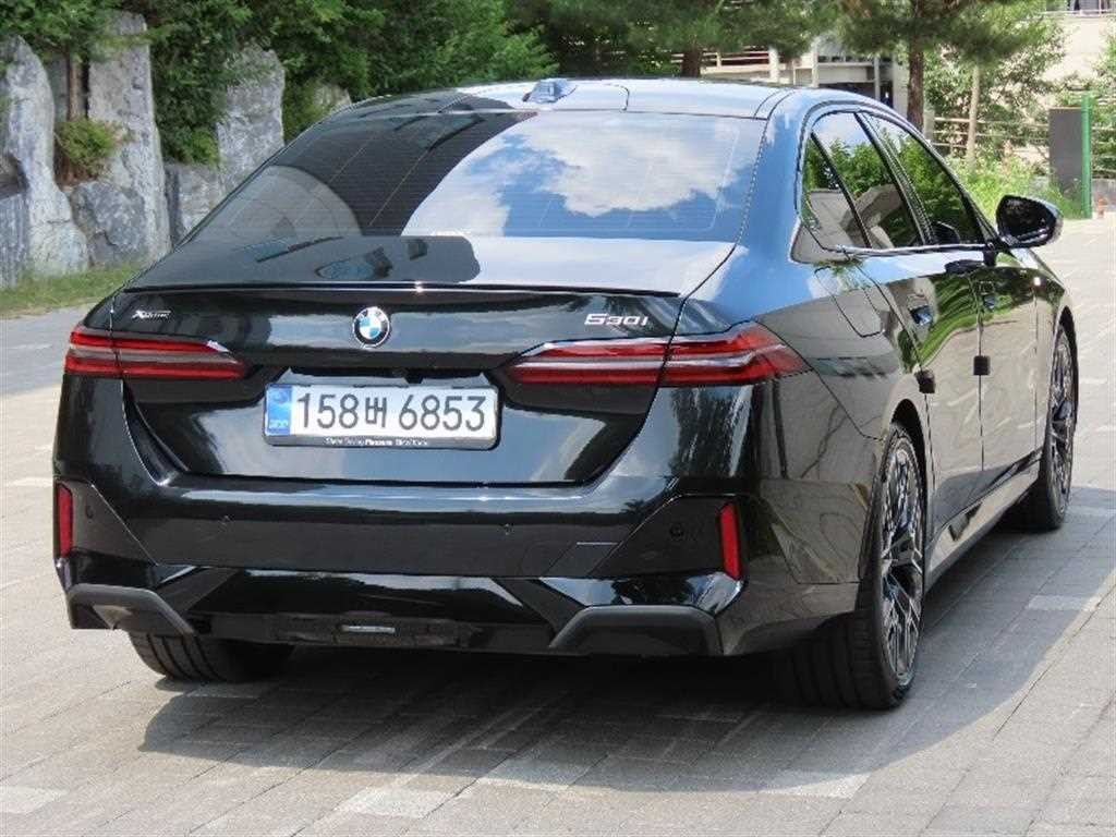 BMW 5시리즈 5시리즈 (G60) 530i xDrive M 스포츠 프로 스페셜 에디션 이미지 3