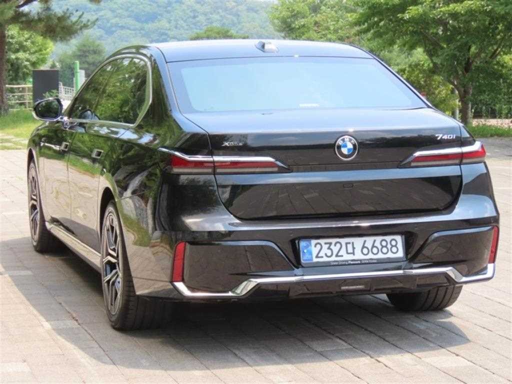 BMW 7시리즈 7시리즈 (G70) 740i xDrive M 스포츠 리미티드 이미지 4