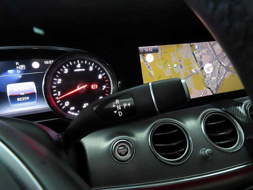 벤츠 E 클래스 E-클래스 W213 E200 아방가르드 이미지 12