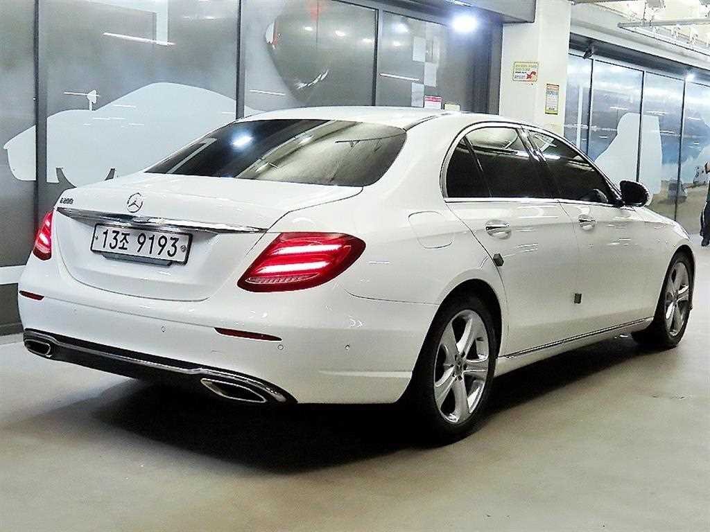 벤츠 E 클래스 E-클래스 W213 E200 아방가르드 이미지 4