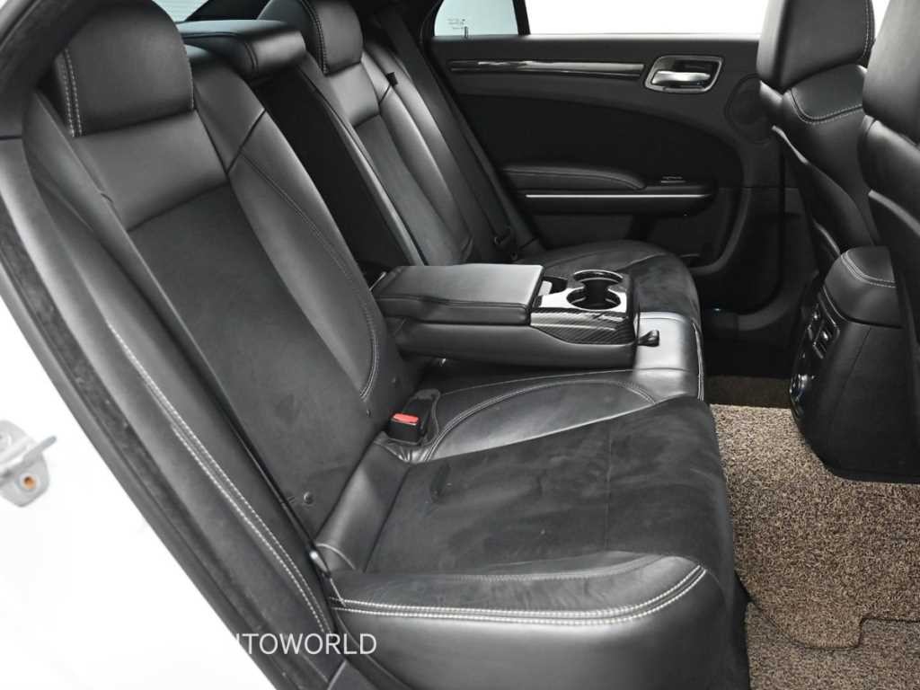 크라이슬러 300C 더뉴300C 6.4 SRT8 이미지 12