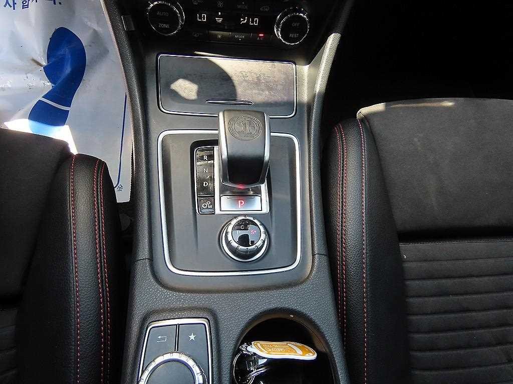벤츠 GLA 클래스 GLA클래스 X156 GLA45 AMG 4MATIC 이미지 10