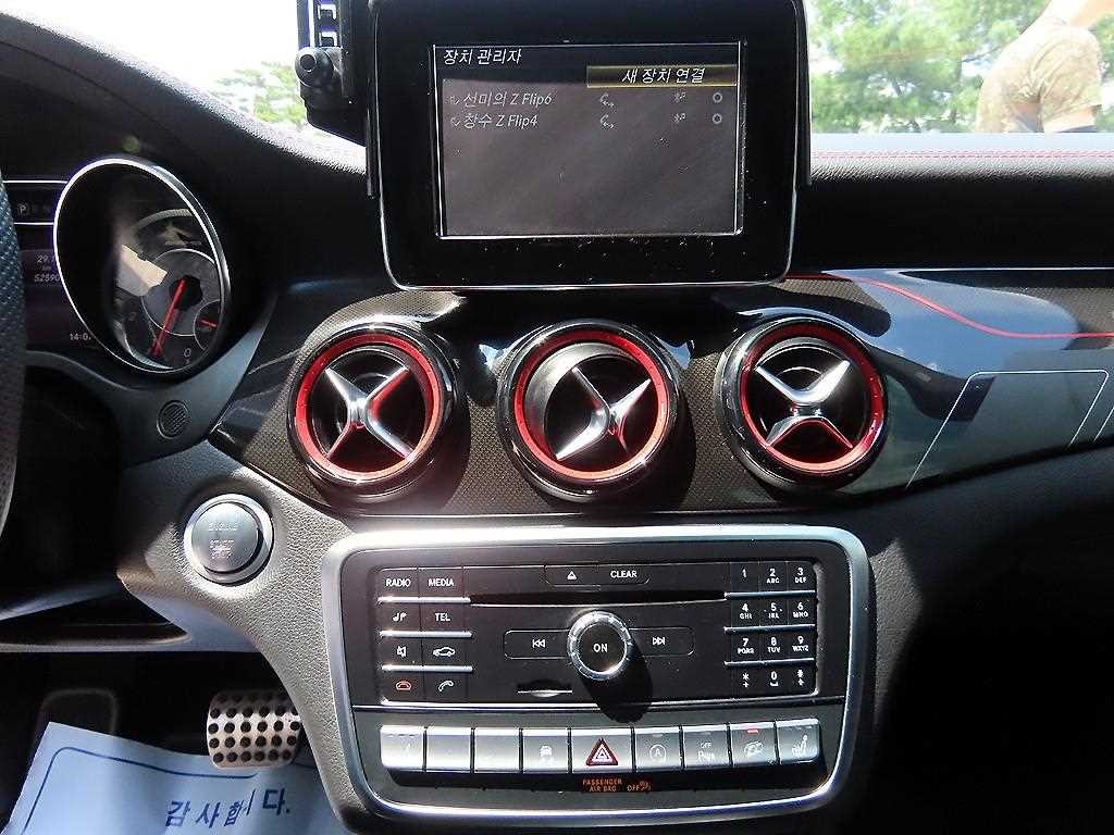 벤츠 GLA 클래스 GLA클래스 X156 GLA45 AMG 4MATIC 이미지 13