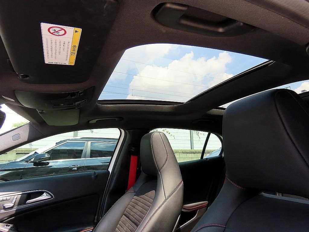 벤츠 GLA 클래스 GLA클래스 X156 GLA45 AMG 4MATIC 이미지 16