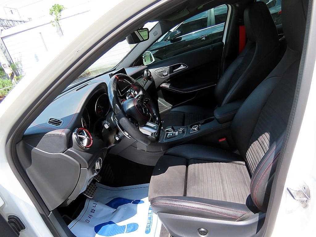 벤츠 GLA 클래스 GLA클래스 X156 GLA45 AMG 4MATIC 이미지 5
