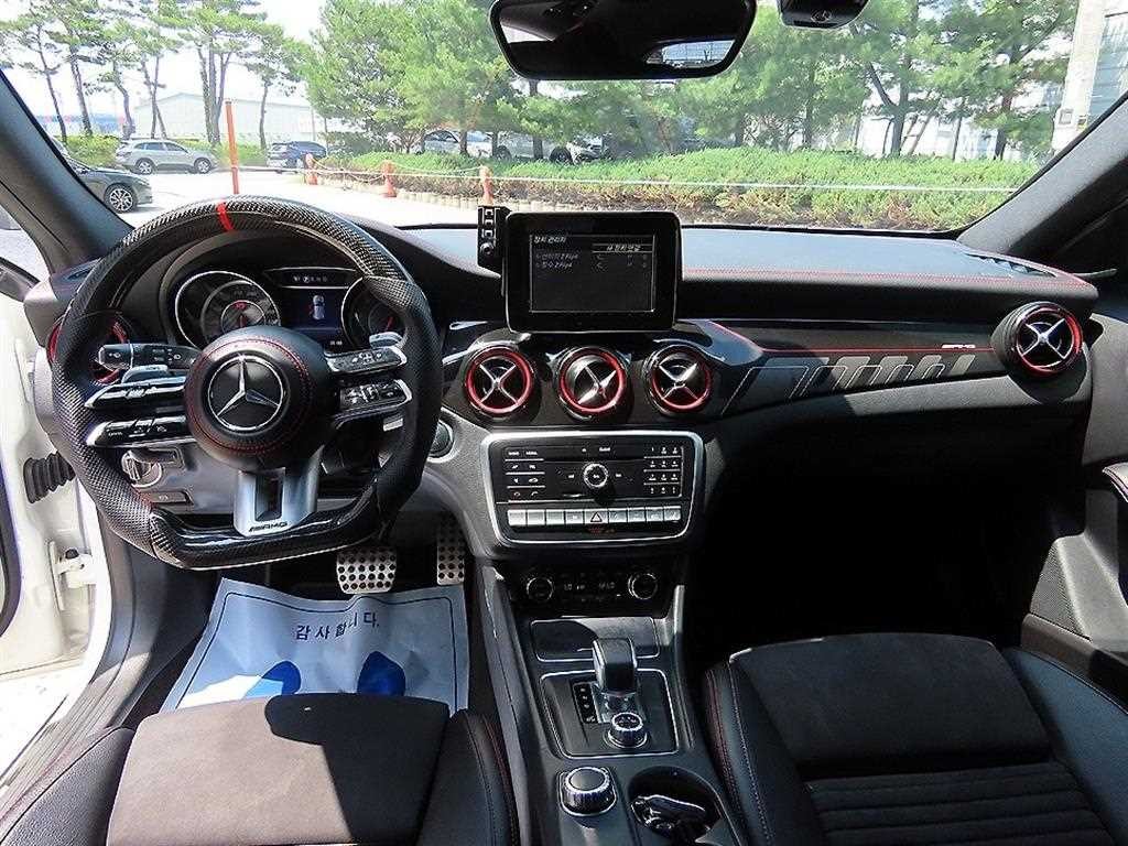 벤츠 GLA 클래스 GLA클래스 X156 GLA45 AMG 4MATIC 이미지 7
