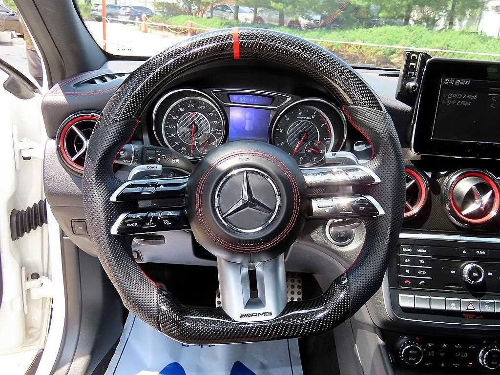 벤츠 GLA 클래스 GLA클래스 X156 GLA45 AMG 4MATIC 이미지 8