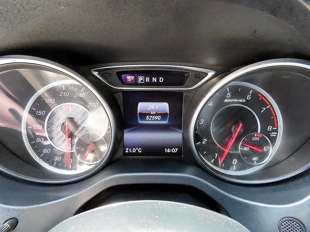 벤츠 GLA 클래스 GLA클래스 X156 GLA45 AMG 4MATIC 이미지 9
