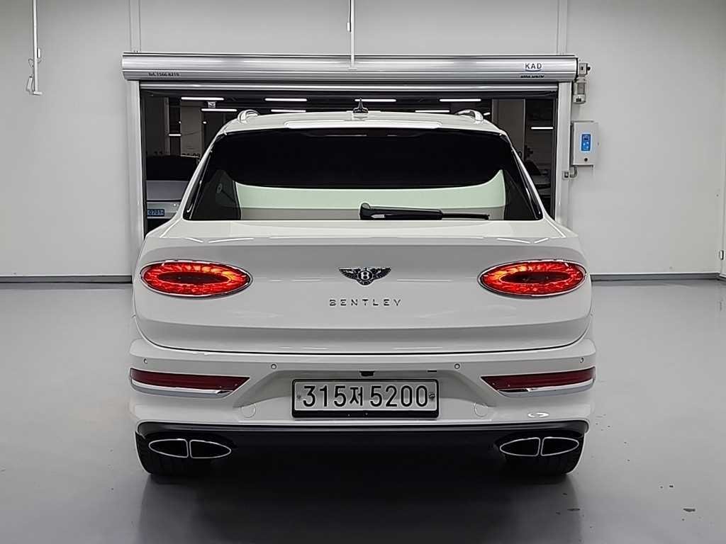 벤틀리 벤테이가 4.0 V8 이미지 2