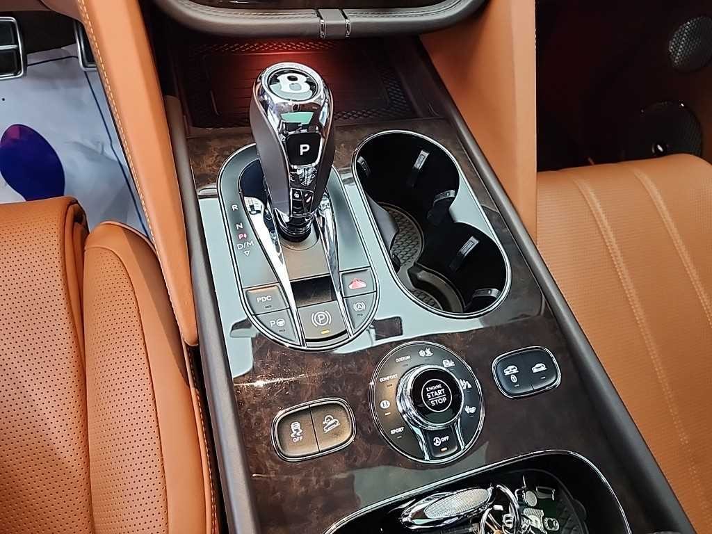 벤틀리 벤테이가 4.0 V8 이미지 8