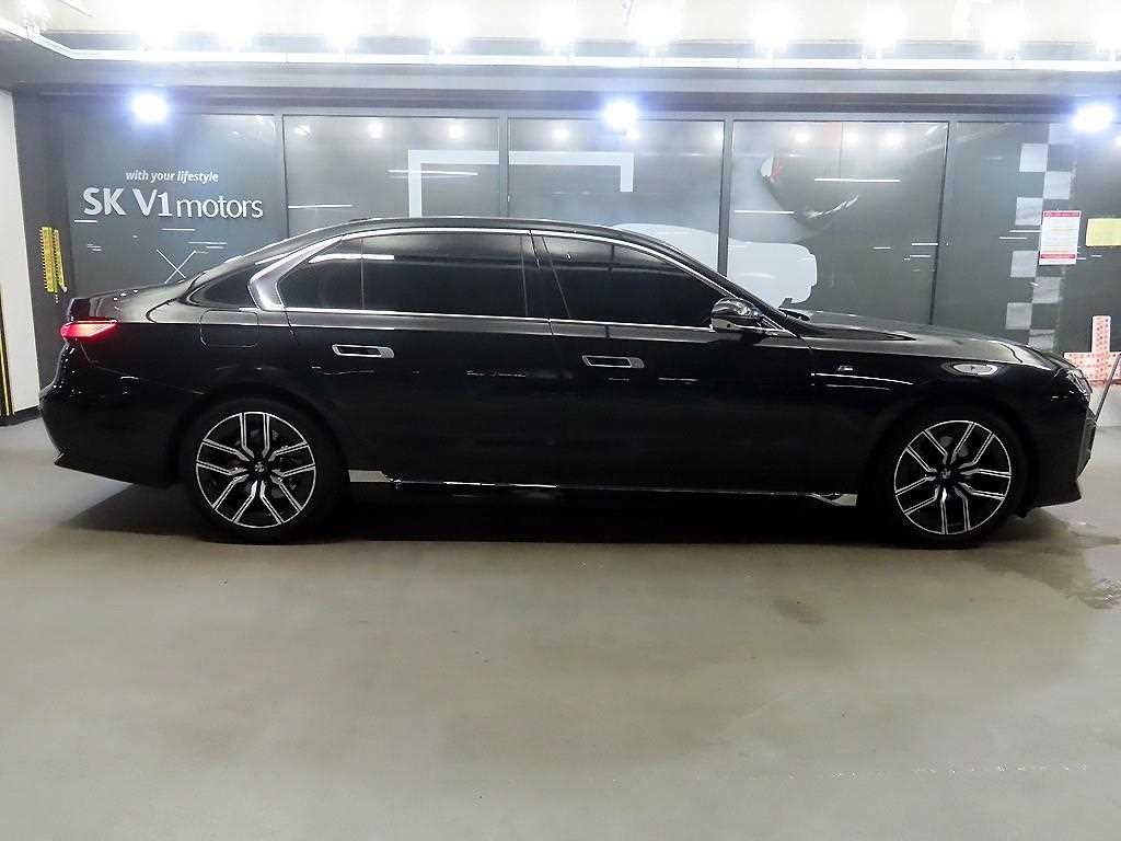 BMW 7시리즈 7시리즈 (G70) 740d xDrive M 스포츠 이미지 3