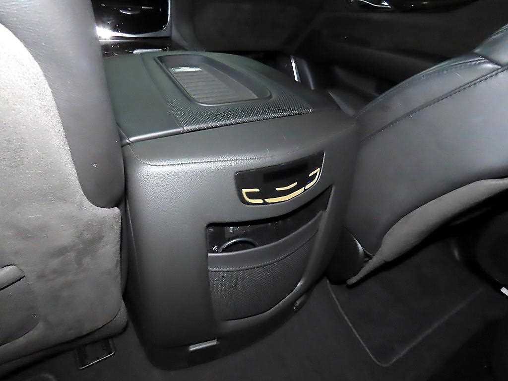 캐딜락 에스컬레이드 6.2 V8 플래티넘 이미지 14