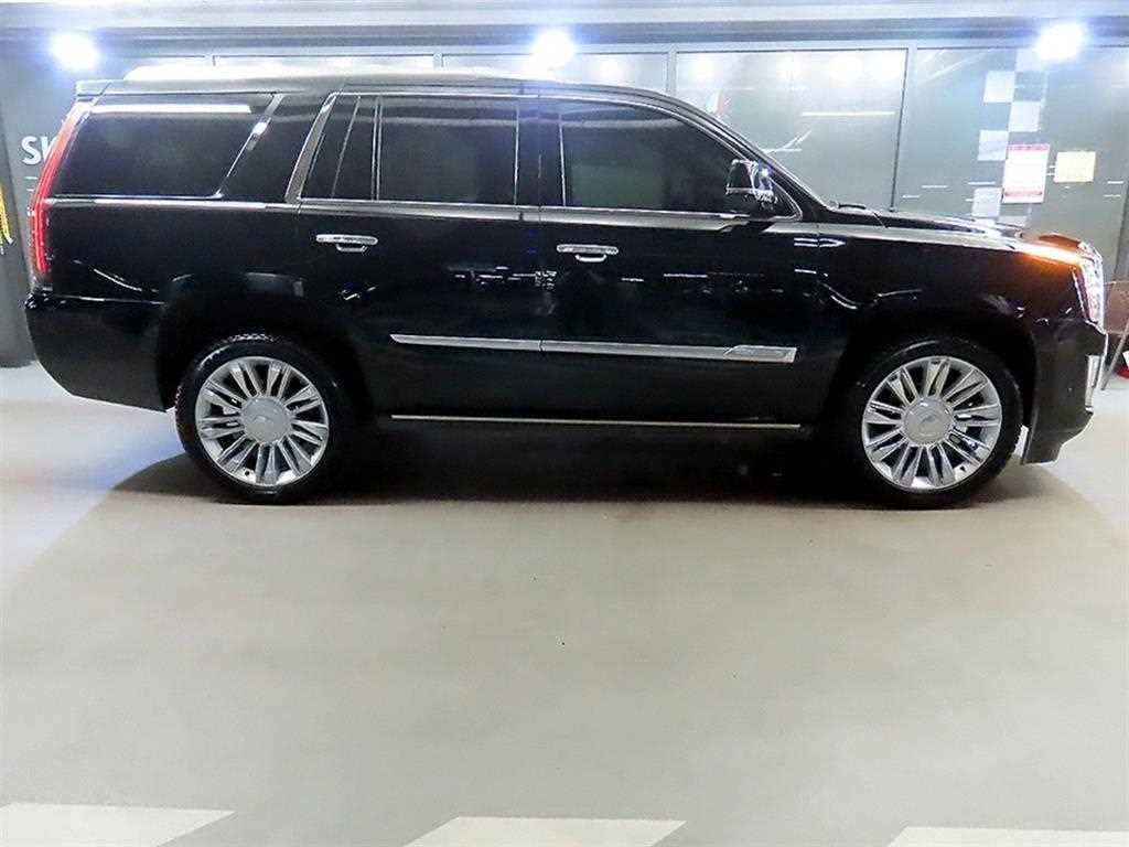 캐딜락 에스컬레이드 6.2 V8 플래티넘 이미지 3