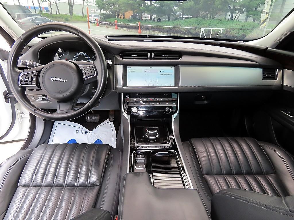 재규어 XF XF(X260) 3.0D 포트폴리오 이미지 7