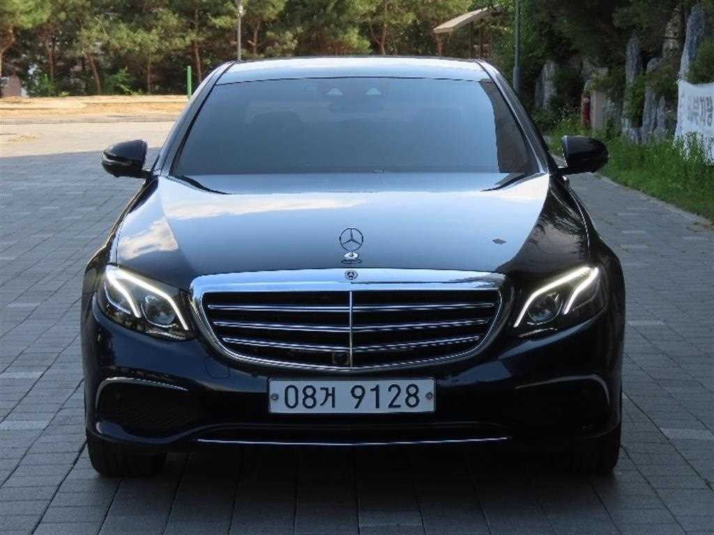 벤츠 E 클래스 E-클래스 W213 E300 4MATIC 아방가르드 이미지 1