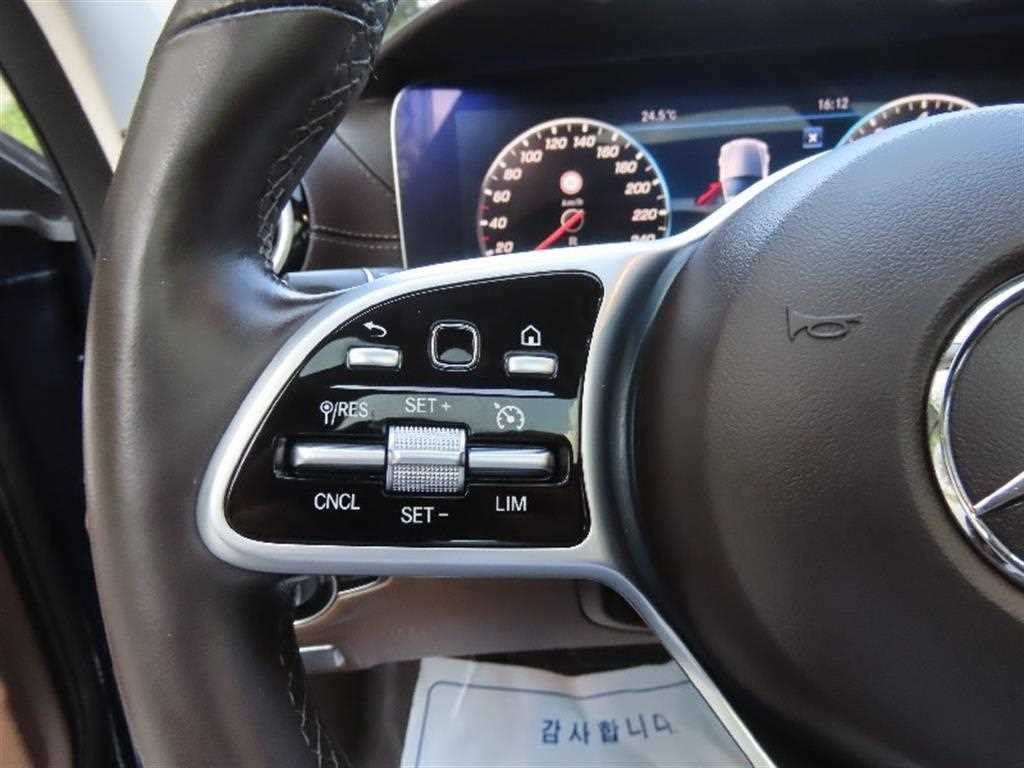 벤츠 E 클래스 E-클래스 W213 E300 4MATIC 아방가르드 이미지 11