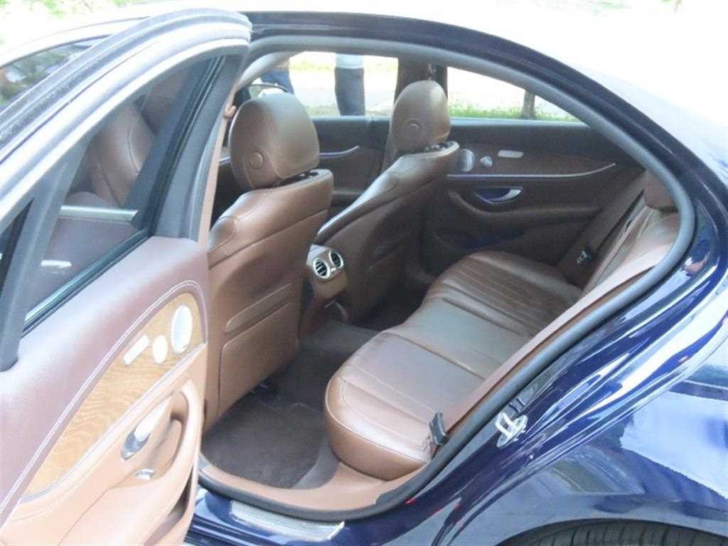 벤츠 E 클래스 E-클래스 W213 E300 4MATIC 아방가르드 이미지 13