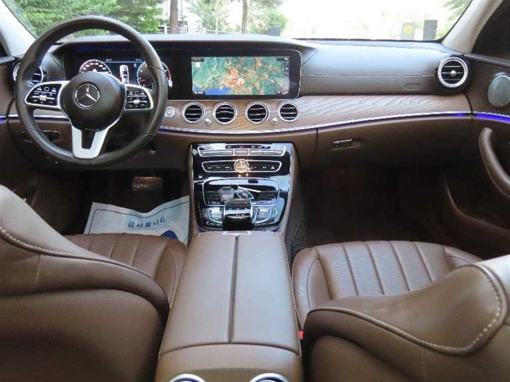 벤츠 E 클래스 E-클래스 W213 E300 4MATIC 아방가르드 이미지 14