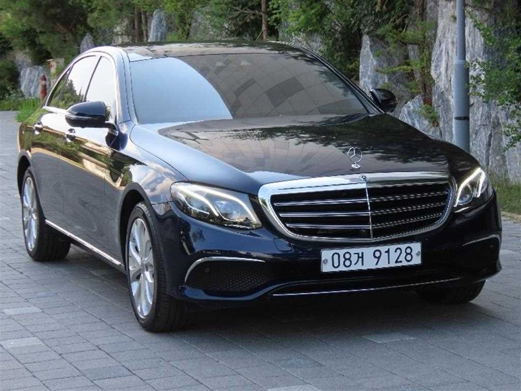 벤츠 E 클래스 E-클래스 W213 E300 4MATIC 아방가르드 이미지 2