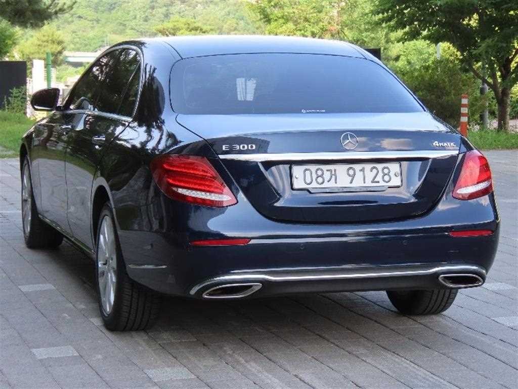 벤츠 E 클래스 E-클래스 W213 E300 4MATIC 아방가르드 이미지 4