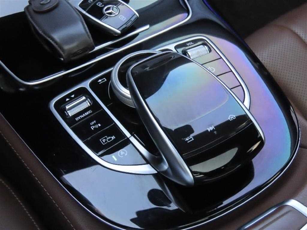 벤츠 E 클래스 E-클래스 W213 E300 4MATIC 아방가르드 이미지 6