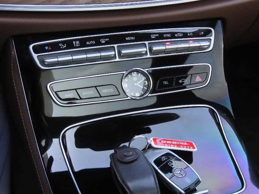 벤츠 E 클래스 E-클래스 W213 E300 4MATIC 아방가르드 이미지 7