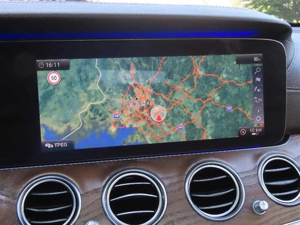 벤츠 E 클래스 E-클래스 W213 E300 4MATIC 아방가르드 이미지 8