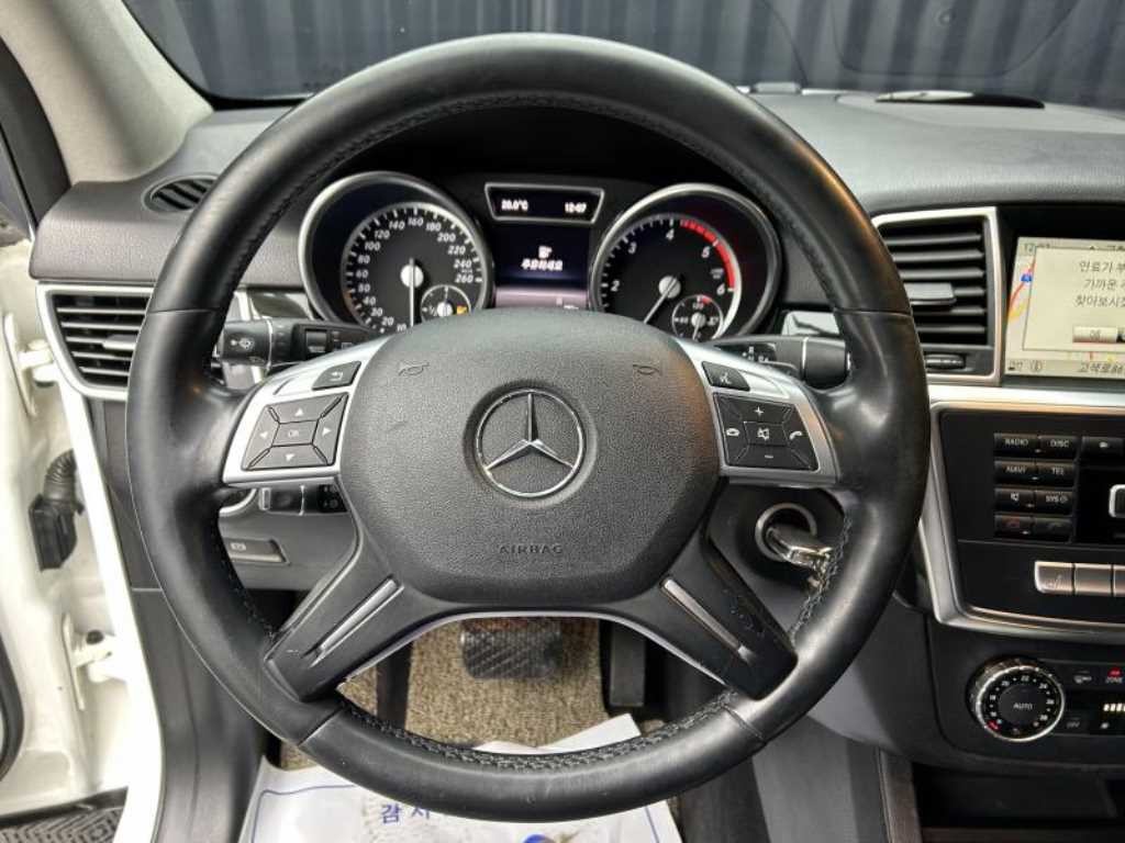 벤츠 M 클래스 뉴 M클래스 W166 ML250 블루텍 4매틱 이미지 9