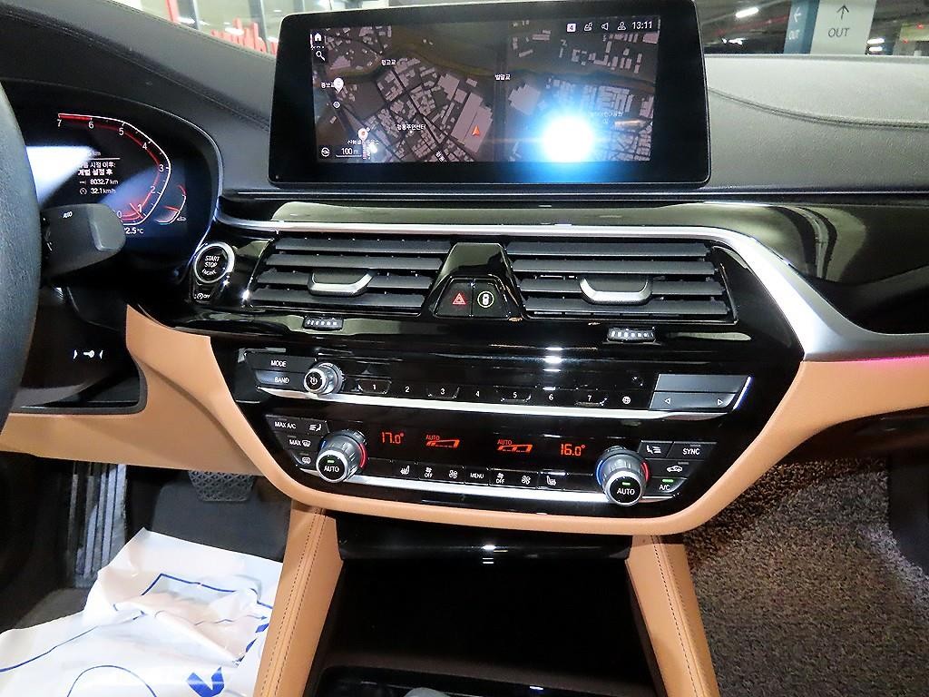 BMW 5시리즈 5시리즈 (G30) 520i 럭셔리 이미지 11