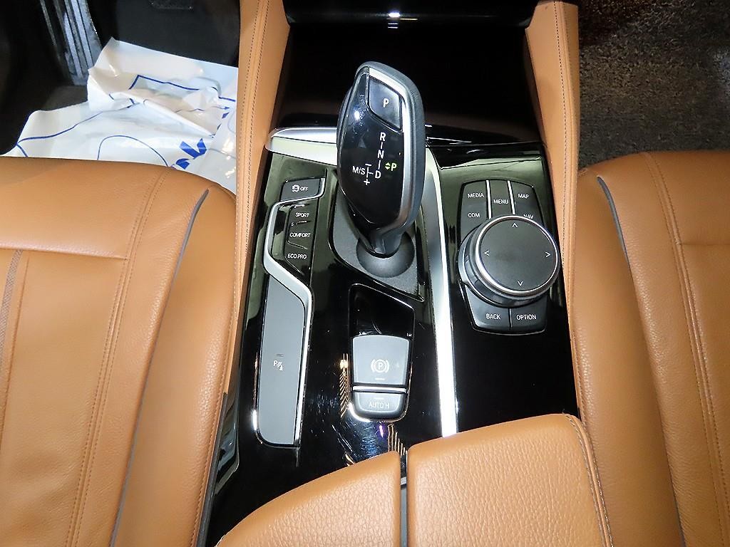 BMW 5시리즈 5시리즈 (G30) 520i 럭셔리 이미지 12