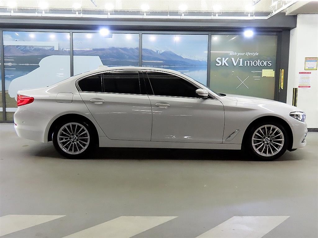 BMW 5시리즈 5시리즈 (G30) 520i 럭셔리 이미지 3
