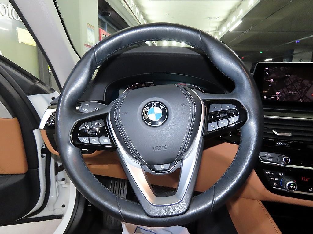 BMW 5시리즈 5시리즈 (G30) 520i 럭셔리 이미지 8