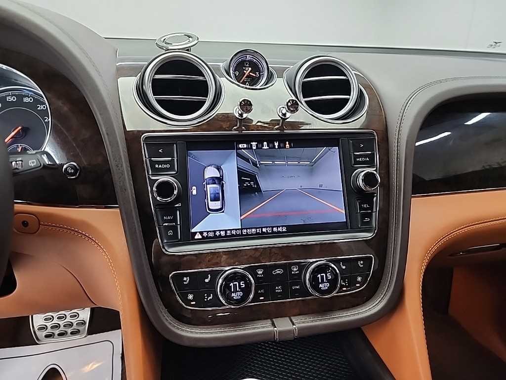 벤틀리 벤테이가 4.0 V8 이미지 10