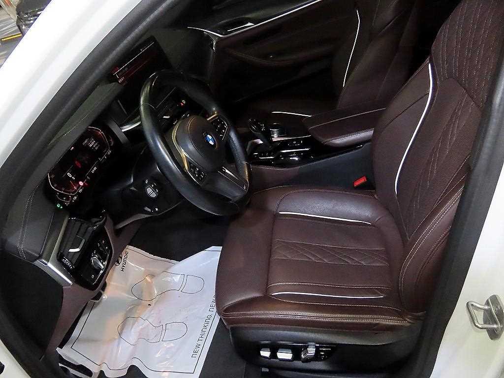 BMW 5시리즈 5시리즈 (G30) 523d M 스포츠 이미지 6