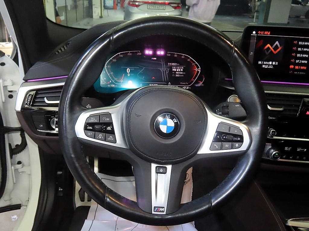 BMW 5시리즈 5시리즈 (G30) 523d M 스포츠 이미지 8