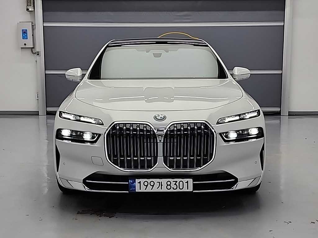 BMW 7시리즈 7시리즈 (G70) 750e xDrive 디자인 퓨어 엑셀런스 이미지 2