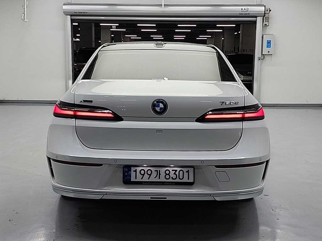 BMW 7시리즈 7시리즈 (G70) 750e xDrive 디자인 퓨어 엑셀런스 이미지 3