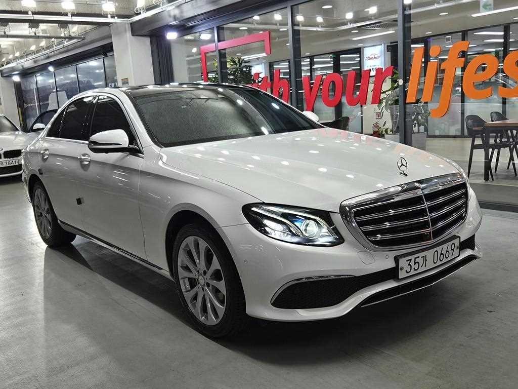 벤츠 E 클래스 E-클래스 W213 E300 익스클루시브 이미지 1