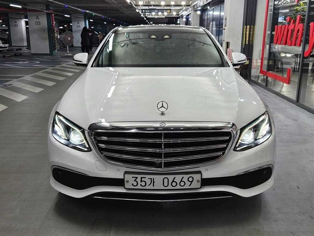 벤츠 E 클래스 E-클래스 W213 E300 익스클루시브 이미지 2