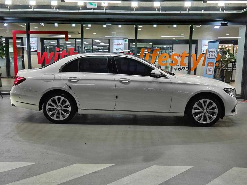 벤츠 E 클래스 E-클래스 W213 E300 익스클루시브 이미지 3