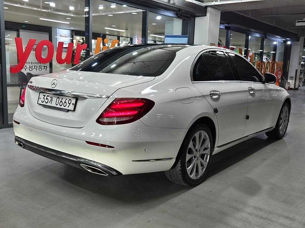 벤츠 E 클래스 E-클래스 W213 E300 익스클루시브 이미지 4