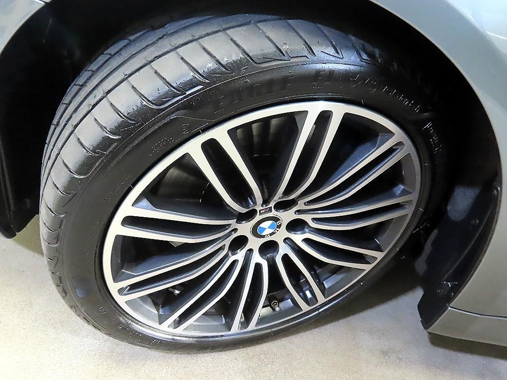 BMW 5시리즈 5시리즈 (G30) 530i M 스포츠 플러스 이미지 20
