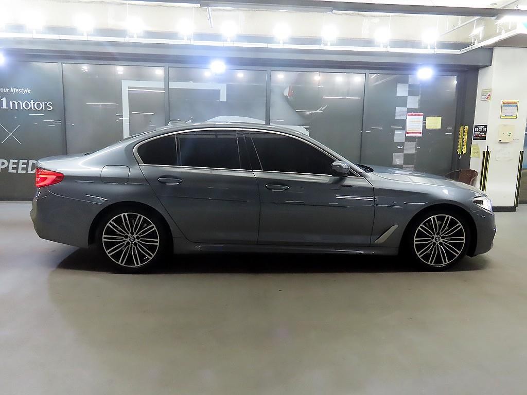 BMW 5시리즈 5시리즈 (G30) 530i M 스포츠 플러스 이미지 3