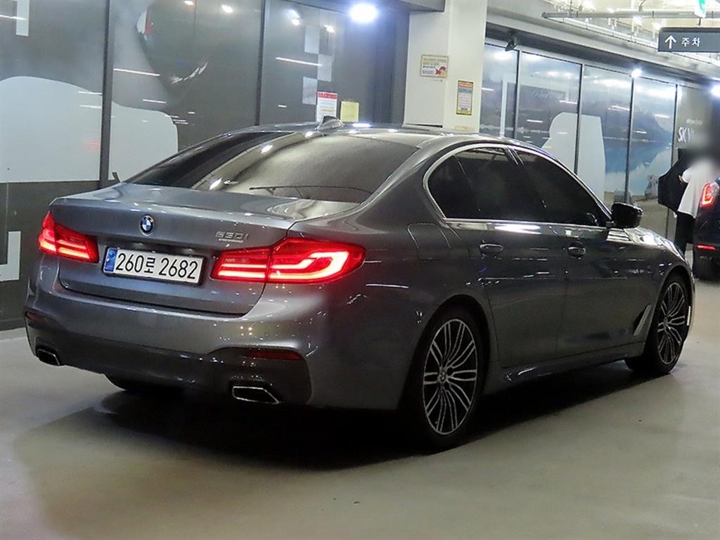 BMW 5시리즈 5시리즈 (G30) 530i M 스포츠 플러스 이미지 4