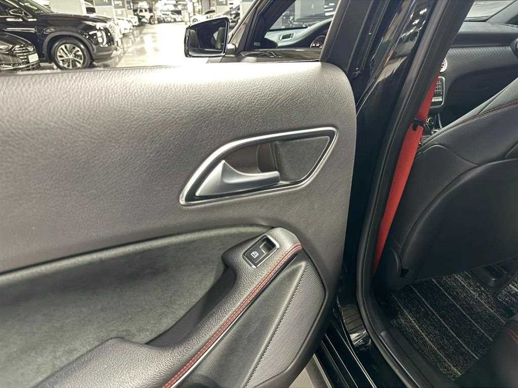 벤츠 A 클래스 A클래스 W176 A45 AMG 4MATIC 이미지 17