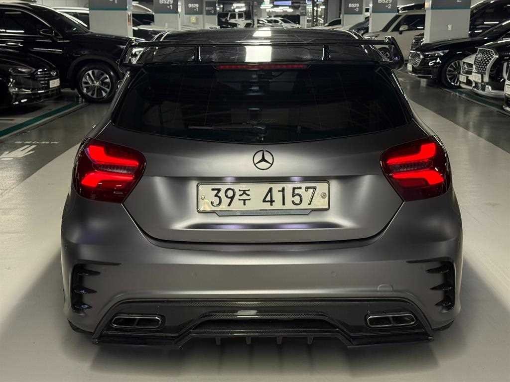 벤츠 A 클래스 A클래스 W176 A45 AMG 4MATIC 이미지 3