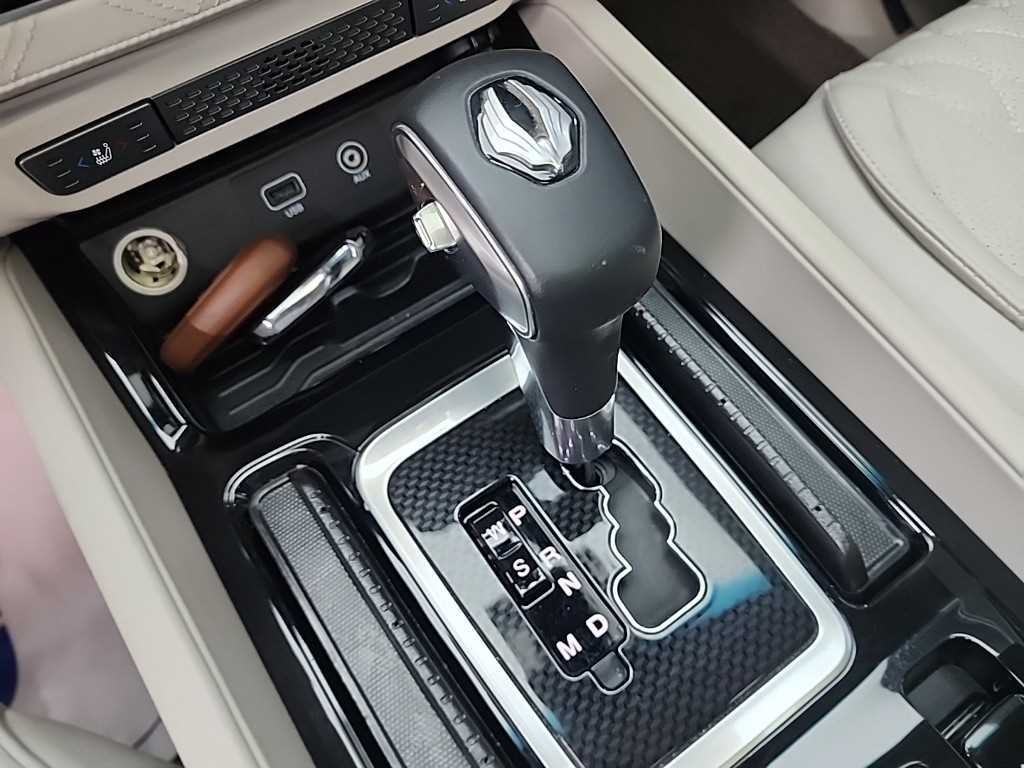 KG모빌리티(쌍용) 렉스턴 G4렉스턴 디젤 2.2 4WD 화이트 에디션 이미지 8