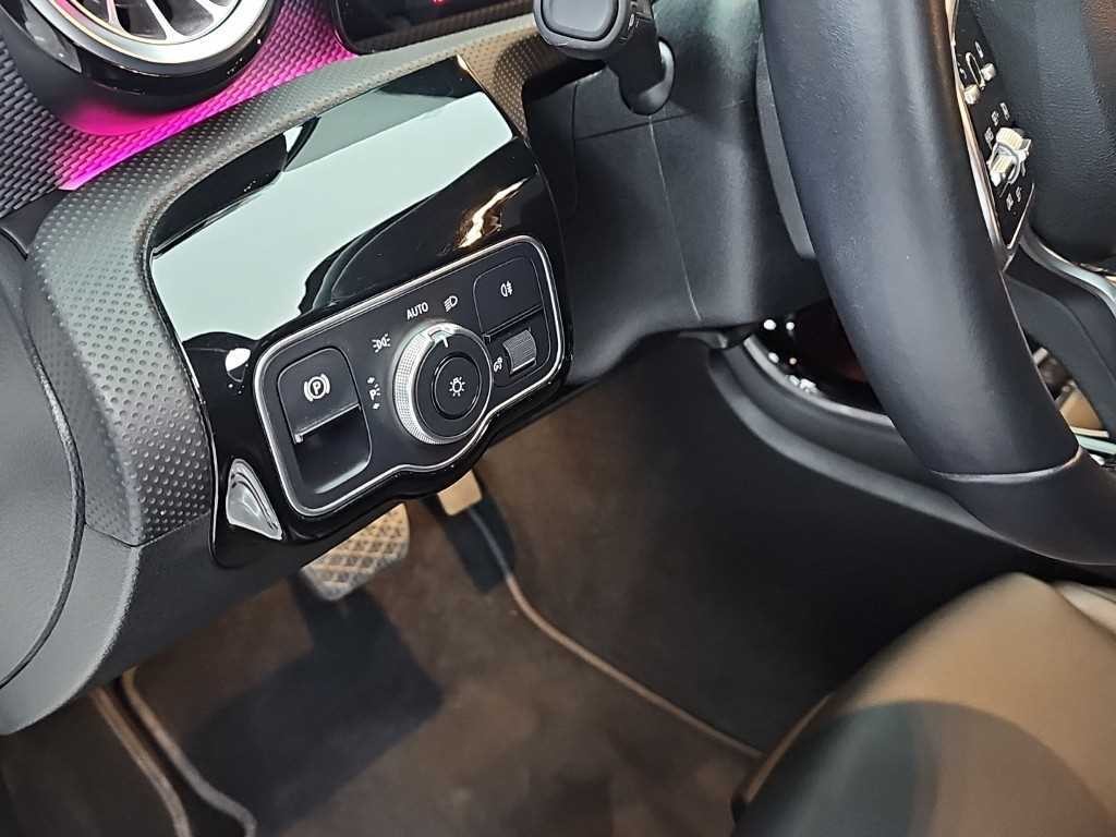 벤츠 A 클래스 A클래스 W177 A220 세단 이미지 16